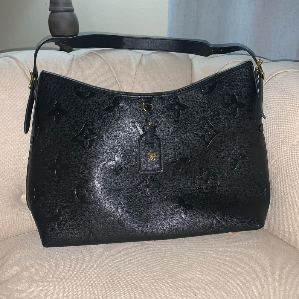Black shoulder purse. Adjustable strap. Never been used. Blue velvet interior.